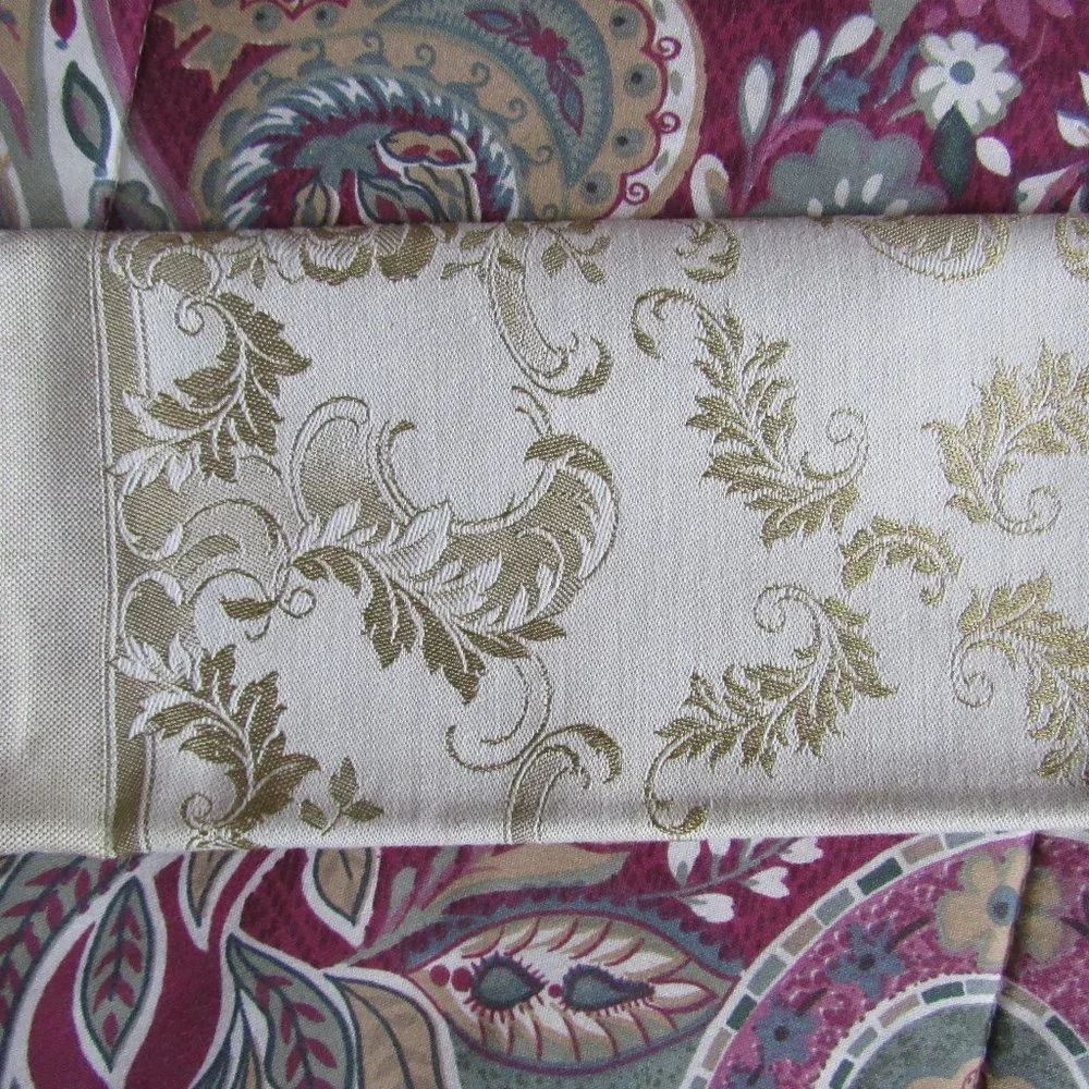 Set of 8 Gold Tone Napkins 17